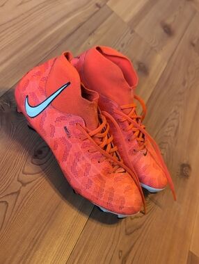 Nike Phantom Luna Soccer Cleats